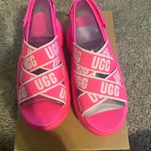 UGG cloud Women's Vibrant Pink Sandals NEW